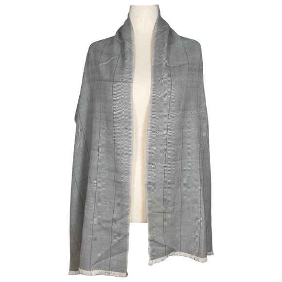 AYMA Argentina Gray Herringbone Pattern Scarf - Picture 2 of 4